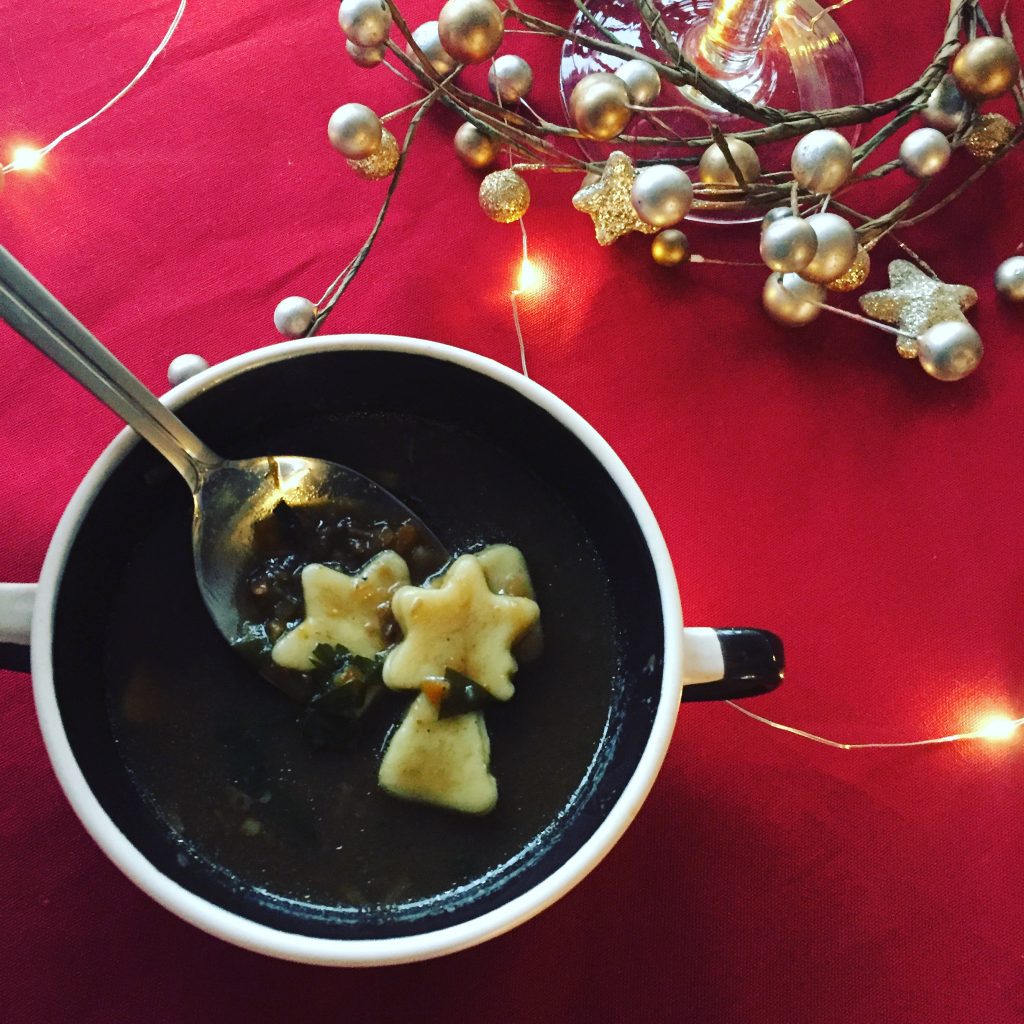 zupa grzybowa ze świątecznym domowym makaronem